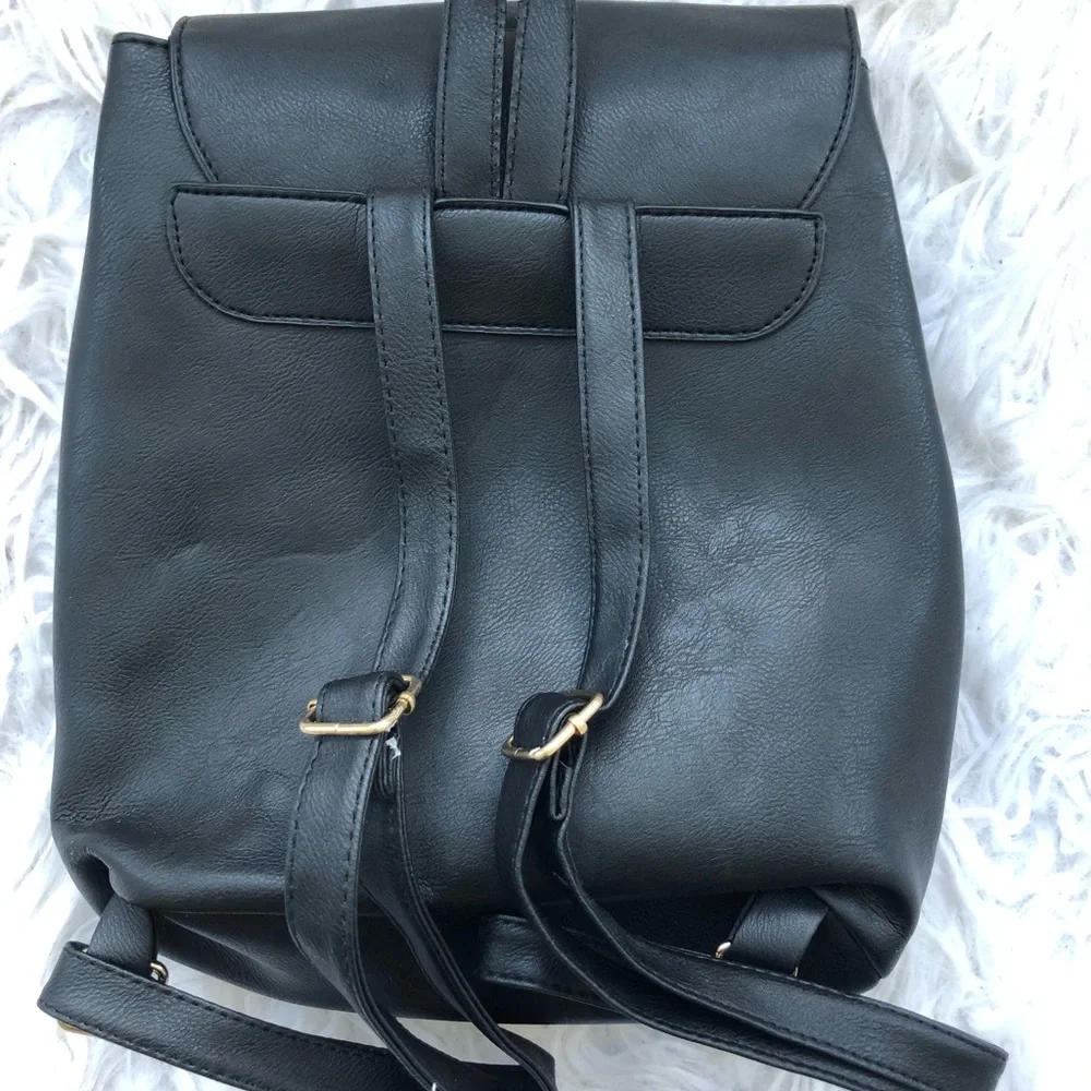 3/$20 - Ardene drawstring backpack - Picture 2 of 8
